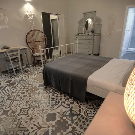 Dar Tfuliti * سان لاورينْتْسْ