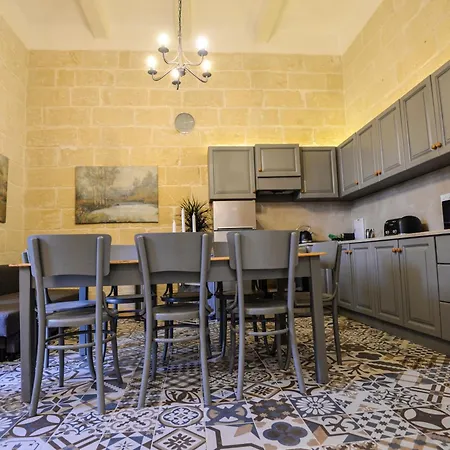 Dar Tfuliti بيت ضيافة *