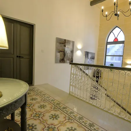 Dar Tfuliti بيت ضيافة *