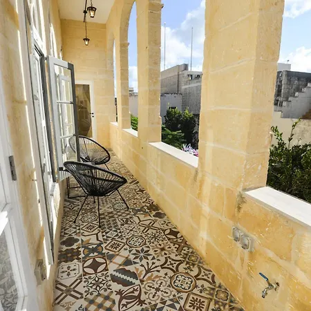 Dar Tfuliti بيت ضيافة *