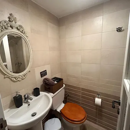 Dar Tfuliti بيت ضيافة سان لاورينْتْسْ