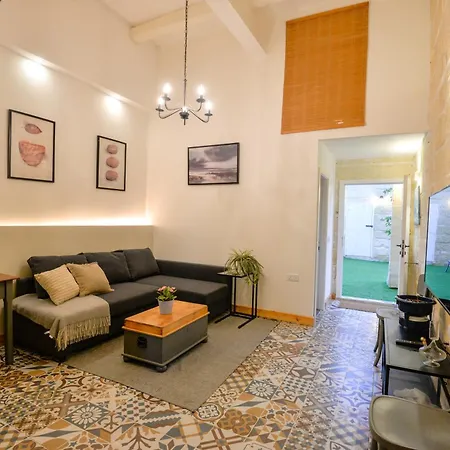 Dar Tfuliti بيت ضيافة *