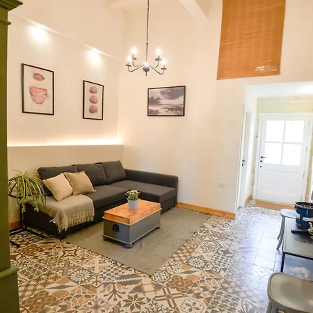 Dar Tfuliti بيت ضيافة